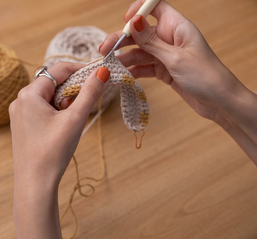 x Disegna e intreccia con i fili, Tapestry crochet: una tecnica per  disegnare con filo e uncinetto (holafabric)