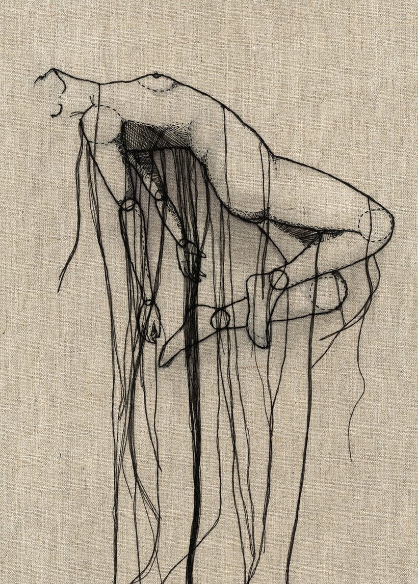 Anatomía femenina bordada con hilo y aguja 9